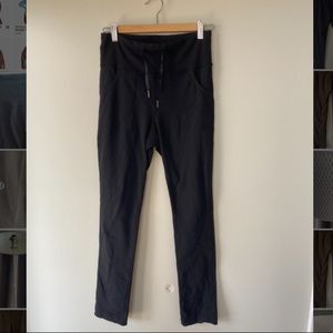 Lululemon Skinny Wills size 6 Black